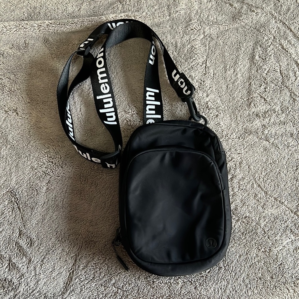 Lululemon The Rest is written crossbody bag
